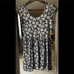 Black/white floral dress